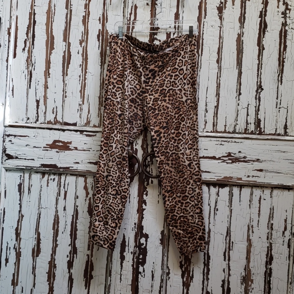 Leopard print leggings